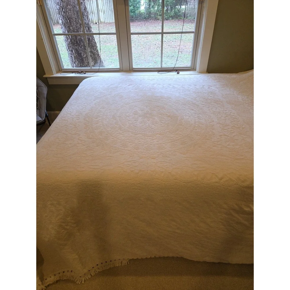 VTG‎ Y2k Crown Crafts Matelasse Bedspread Medallion Fringed Ivory Full Double